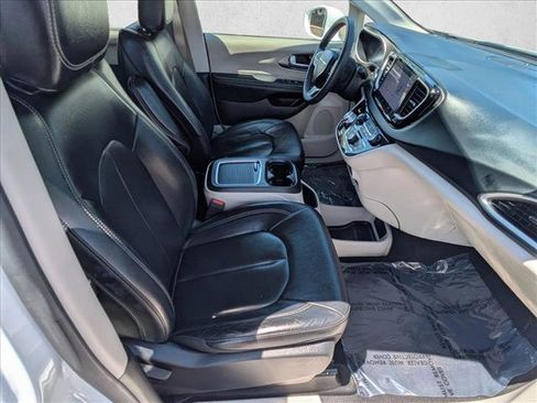 Used 2022 Chrysler Pacifica Touring-L FWD image 20