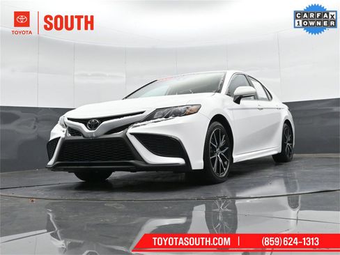 Used 2024 Toyota Camry SE image 37