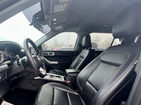 Used 2021 Ford Explorer XLT w/ Equipment Group 202A image 18