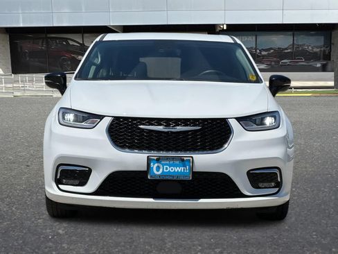 Used 2024 Chrysler Pacifica Limited FWD image 11