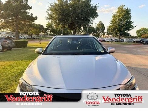 Used 2021 Toyota Camry SE FWD image 1