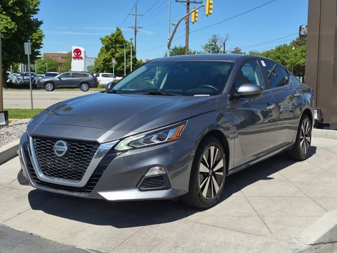 Used 2021 Nissan Altima 2.5 SV AWD/4WD image 9
