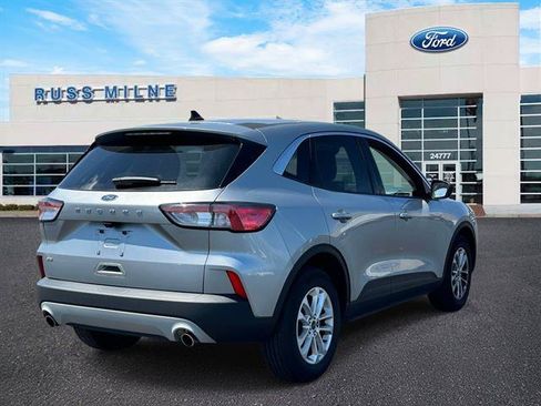 Used 2022 Ford Escape SE w/ Convenience Package FWD image 4