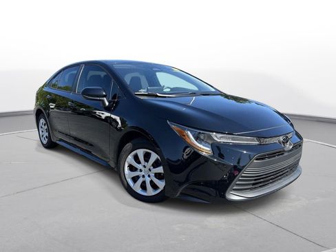 Used 2025 Toyota Corolla LE w/ Convenience Package FWD image 4