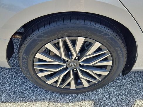 Used 2024 Nissan Altima 2.5 SV image 10