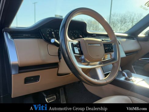 Used 2025 Land Rover Range Rover Long Wheelbase Autobiography image 17