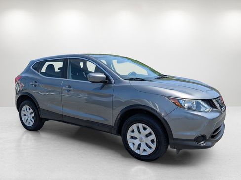 Used 2018 Nissan Rogue Sport S image 3