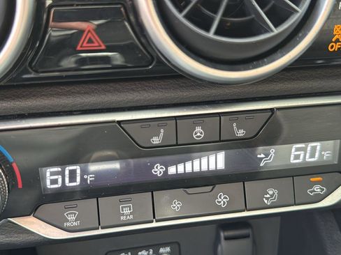 Used 2023 Nissan Sentra SR w/ SR Premium Package image 18