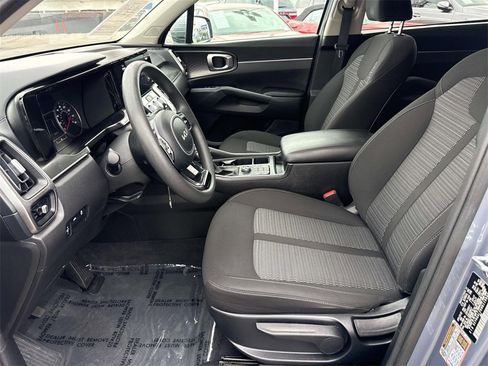 Used 2022 Kia Sorento LX image 21