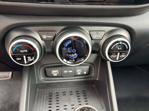 Used 2026 Hyundai Venue SEL FWD image 20