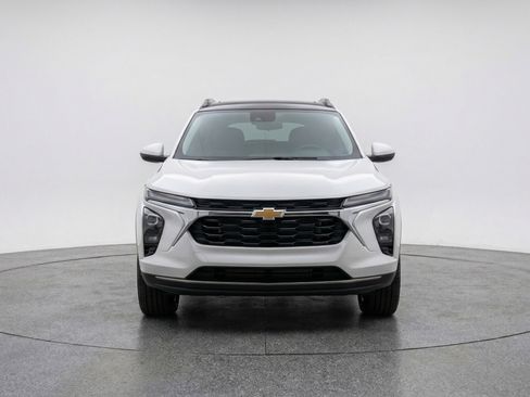 Used 2025 Chevrolet TrailBlazer LT image 2