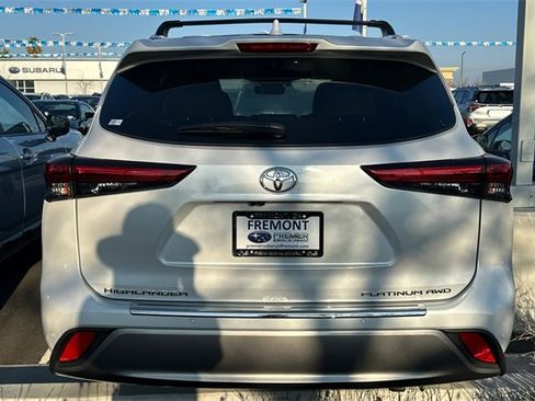 Used 2022 Toyota Highlander Platinum image 4