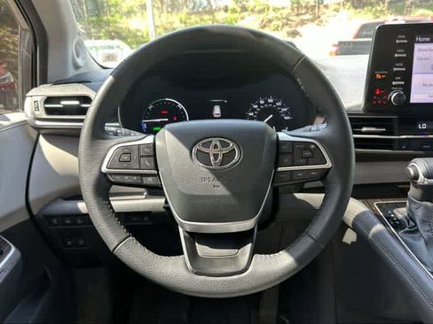 Used 2024 Toyota Sienna XLE w/ XLE Plus Package AWD/4WD image 8