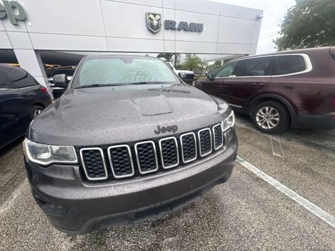 Used 2018 Jeep Grand Cherokee Laredo RWD image 4