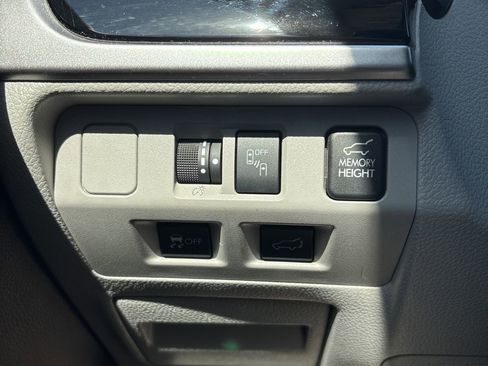 Used 2017 Subaru Forester 2.5i Limited image 10