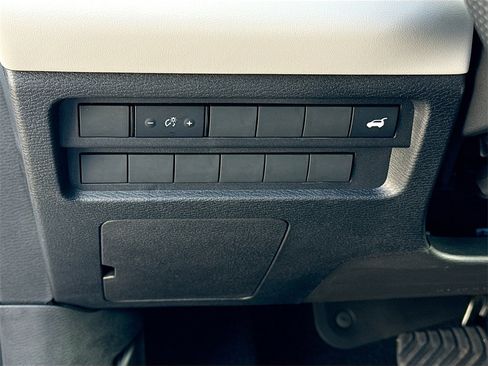 New 2025 Mitsubishi Outlander SE image 10