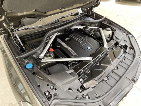 Used 2022 BMW X6 xDrive40i w/ M Sport Package AWD/4WD image 34