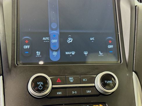 Used 2022 Ford Edge Titanium AWD/4WD image 19