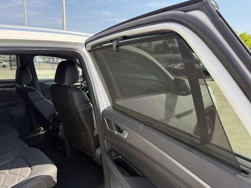 Used 2025 Volkswagen Atlas Cross Sport SE AWD/4WD image 22