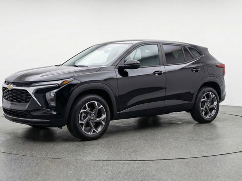 Used 2025 Chevrolet Trax LT FWD image 3