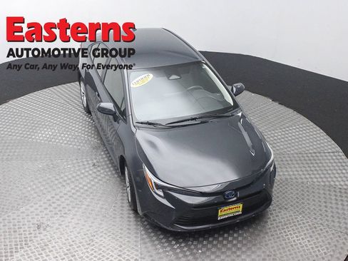 Used 2023 Toyota Corolla LE FWD image 3
