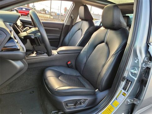 Used 2023 Toyota Camry XSE image 9