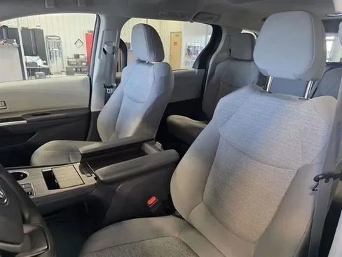 Used 2021 Toyota Sienna LE image 25