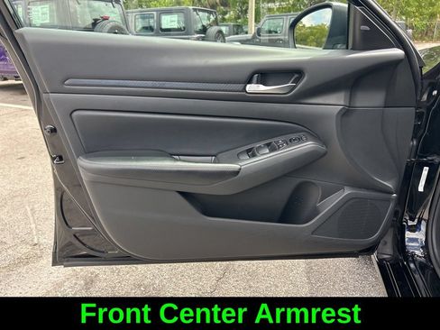 Used 2024 Nissan Altima 2.5 SV AWD/4WD image 30