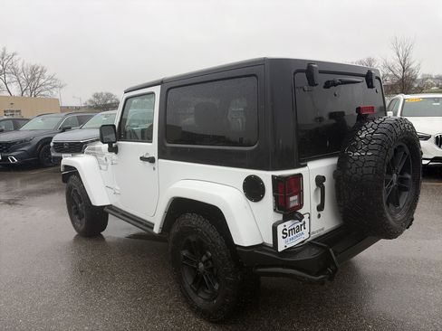 Used 2017 Jeep Wrangler Sahara image 7