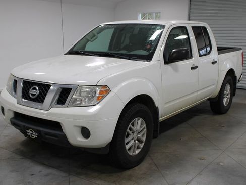 Used 2019 Nissan Frontier SV image 4