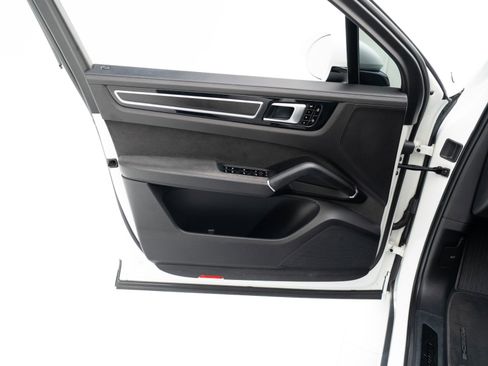 Used 2021 Porsche Cayenne GTS image 22