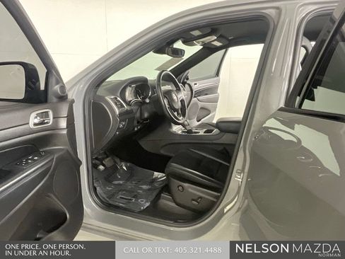 Used 2021 Jeep Grand Cherokee Laredo X AWD/4WD image 11