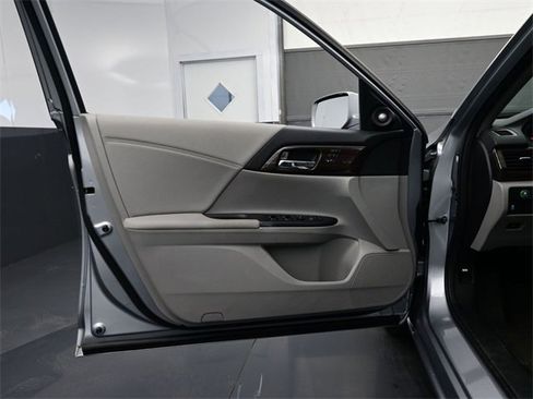 Used 2017 Honda Accord EX-L image 7