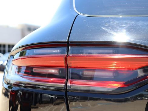 Used 2020 Porsche Macan image 12