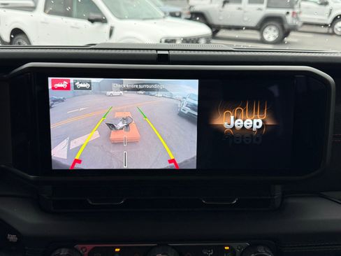 Used 2024 Jeep Wrangler Unlimited Rubicon image 34