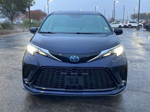 Certified 2022 Toyota Sienna XSE image 2
