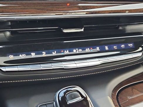 Used 2021 Cadillac Escalade ESV Premium Luxury Platinum image 19