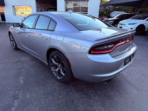 Used 2018 Dodge Charger R/T w/ Navigation & Travel Group image 4