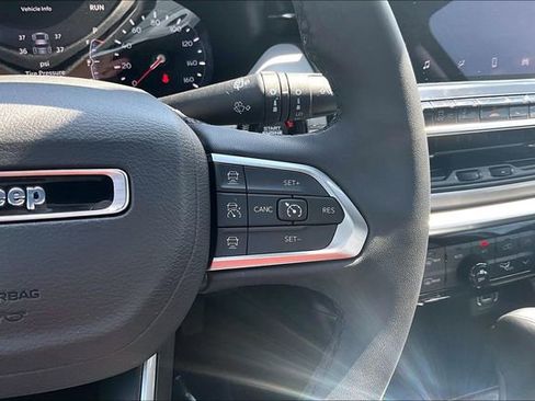 Used 2025 Jeep Compass Limited image 19