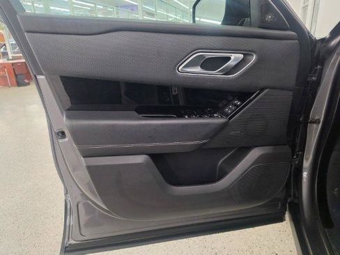 Used 2019 Land Rover Range Rover Velar S AWD/4WD image 35