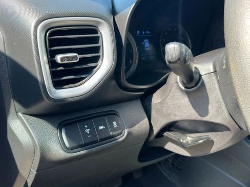 Used 2020 Hyundai Venue SE FWD image 14