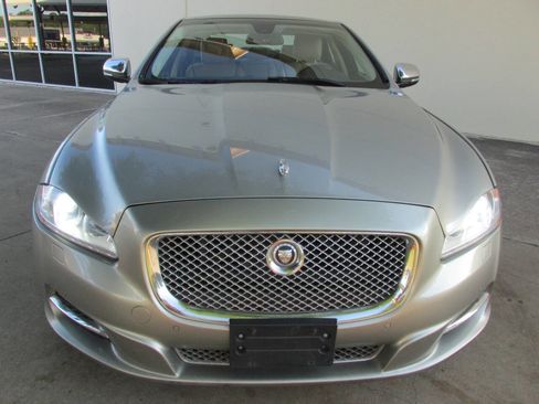 Used 2011 Jaguar XJ L image 3