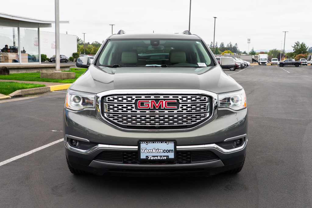 Used 2017 GMC Acadia Denali w/ Technology Package AWD/4WD image 6