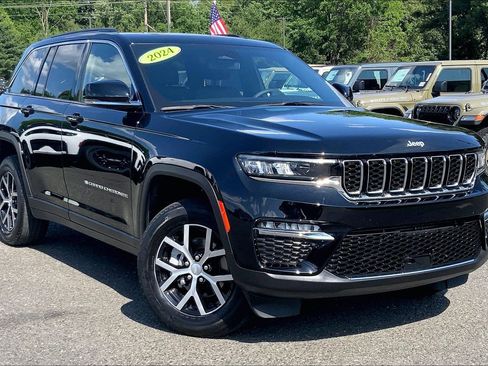 Used 2024 Jeep Grand Cherokee Limited AWD/4WD image 2