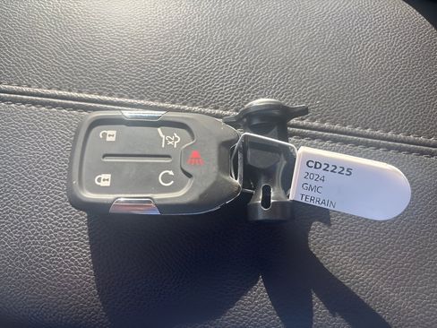 Certified 2024 GMC Terrain SLT AWD/4WD image 29