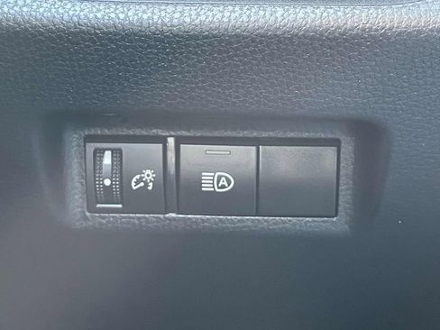 Used 2022 Toyota RAV4 XLE image 25