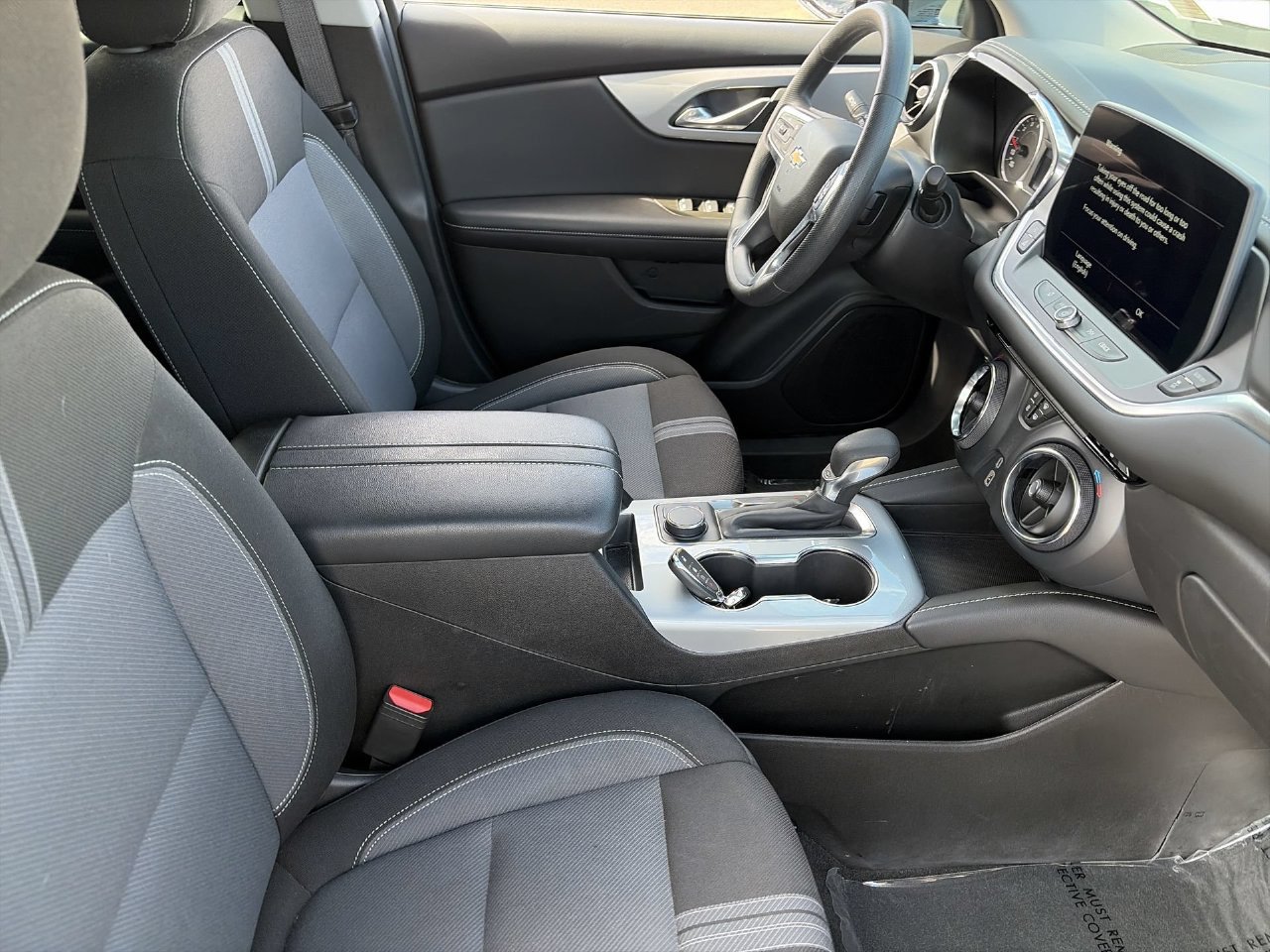 Used 2024 Chevrolet Blazer LT FWD image 11