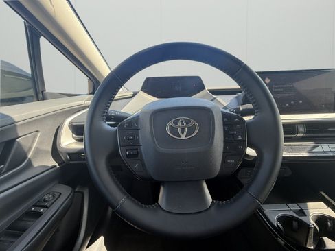 Used 2025 Toyota Prius LE FWD image 16