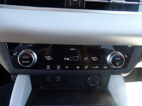 Used 2025 Mitsubishi Outlander SE image 18