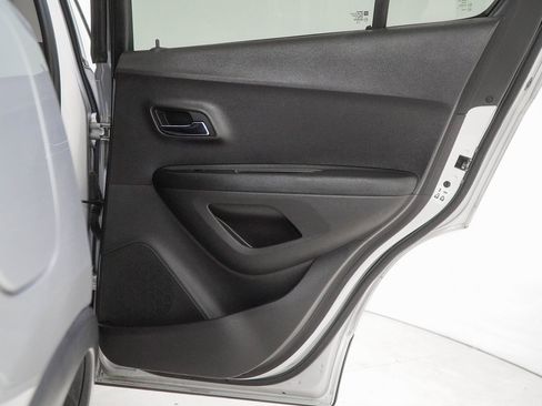 Used 2018 Chevrolet Trax LT w/ LT Convenience Package image 33